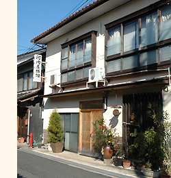 河内屋旅館外観